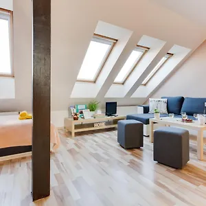 https://janes-charming-apartment.praguehotelsweb.com